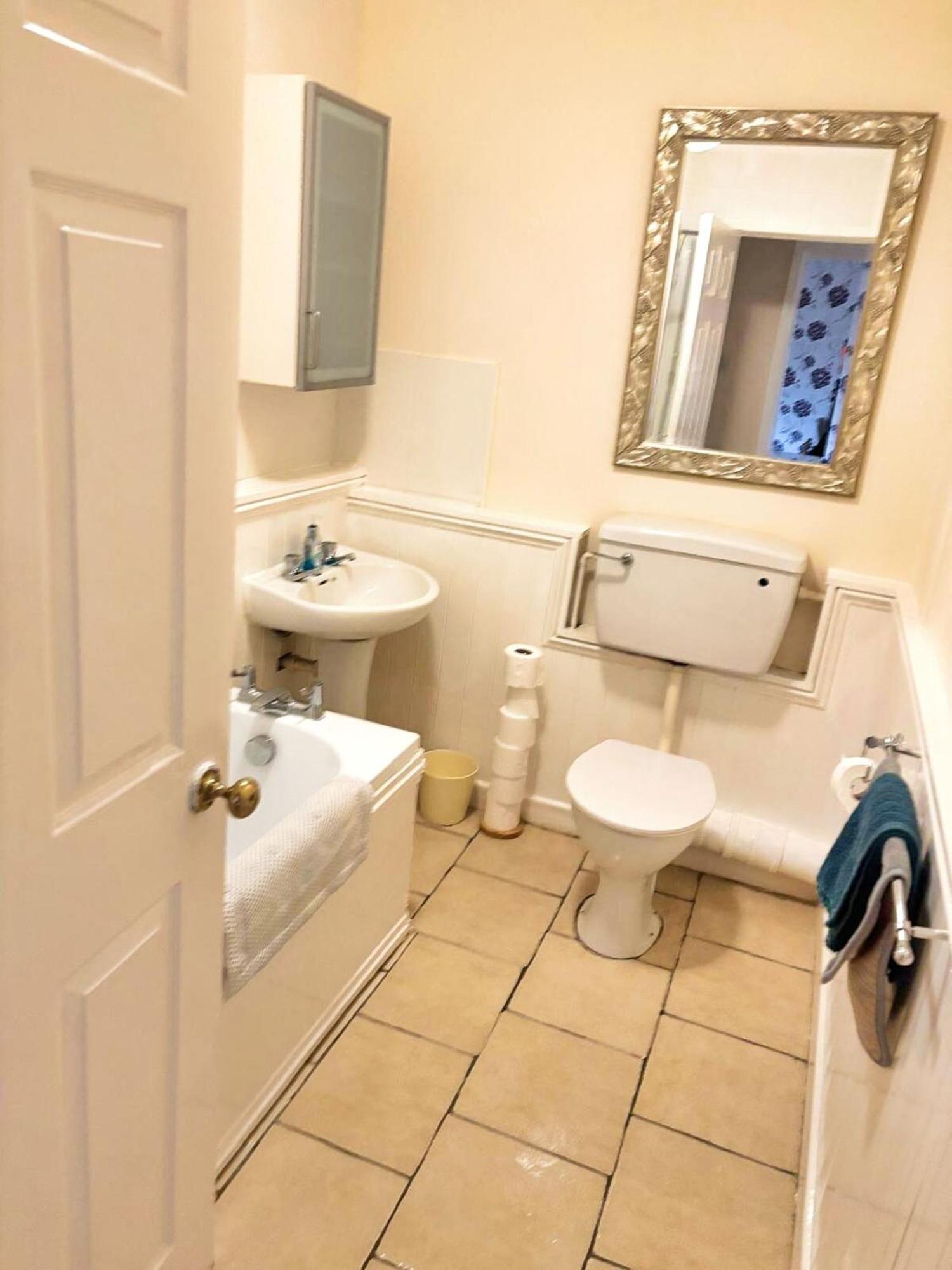 Doncaster - Boswell - Large Balcony Apartment - 2 Double Beds - 2 Bedrooms - Close To Town & Racecourse - Off Street Parking 2 Cars - Fast Wifi エクステリア 写真