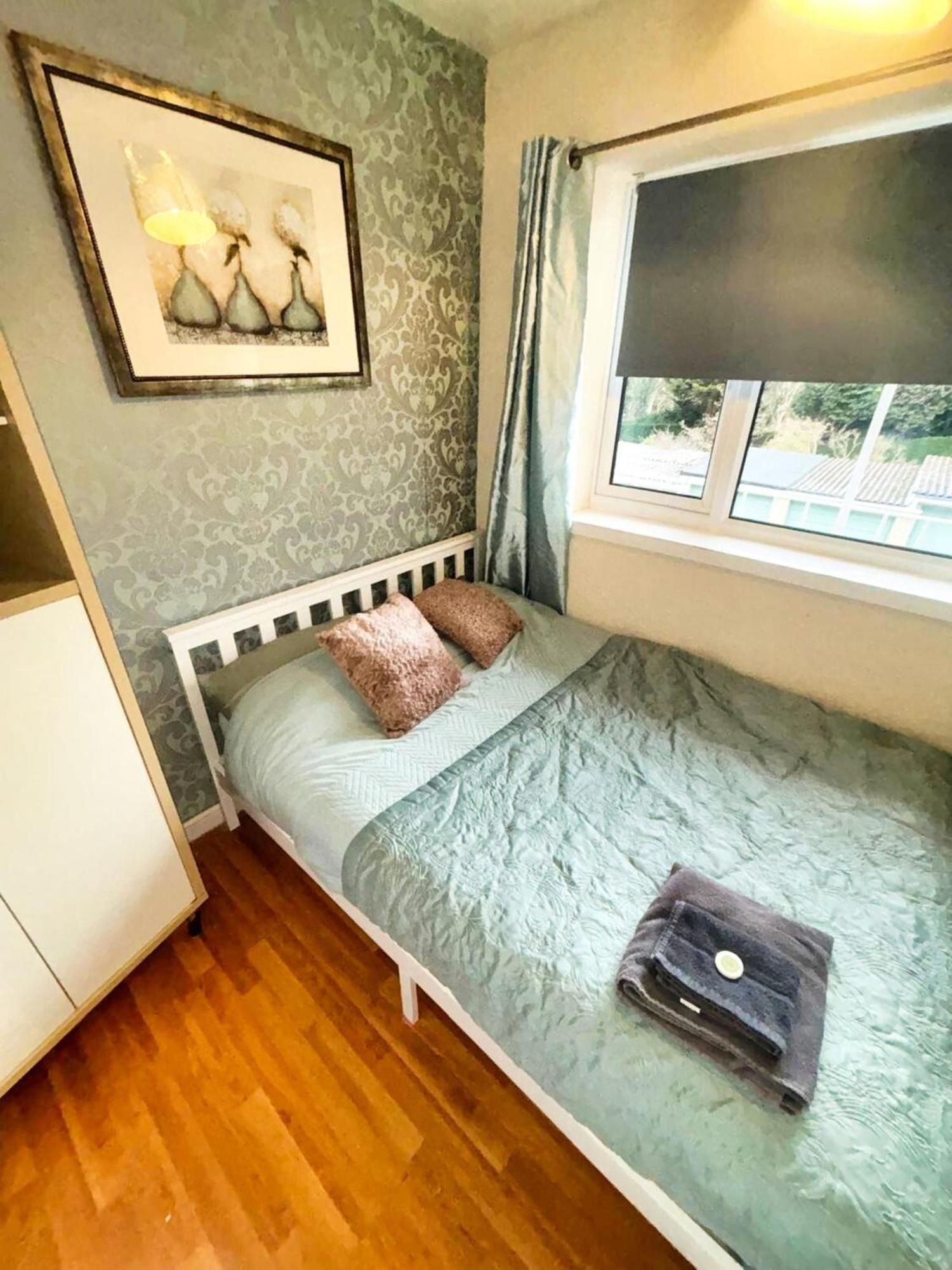 Doncaster - Boswell - Large Balcony Apartment - 2 Double Beds - 2 Bedrooms - Close To Town & Racecourse - Off Street Parking 2 Cars - Fast Wifi エクステリア 写真